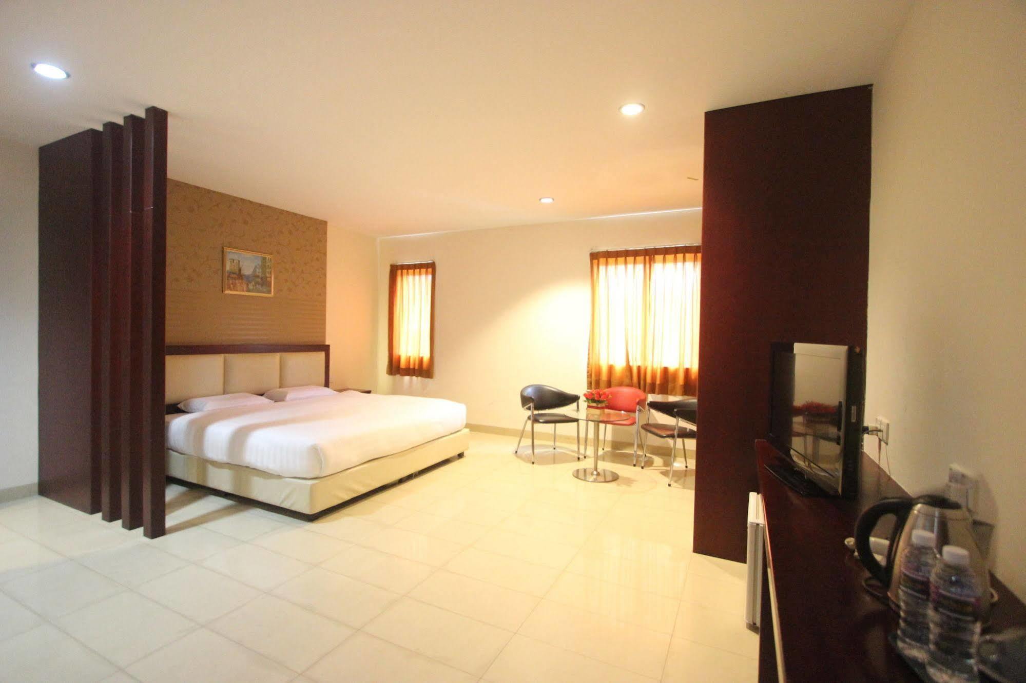 Lovina Inn - Nagoya Batam Exterior foto